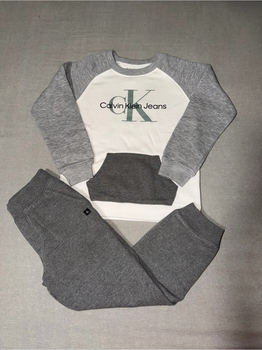 Calvin Klein Jeans Kids White & Gray Raglan Sweatshirt with Gray Joggers